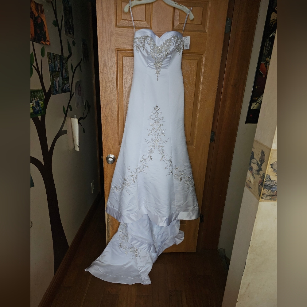 NWT David's Bridal Strapless Wedding Dress/ Gown, Size 2P, New, White, Sequins